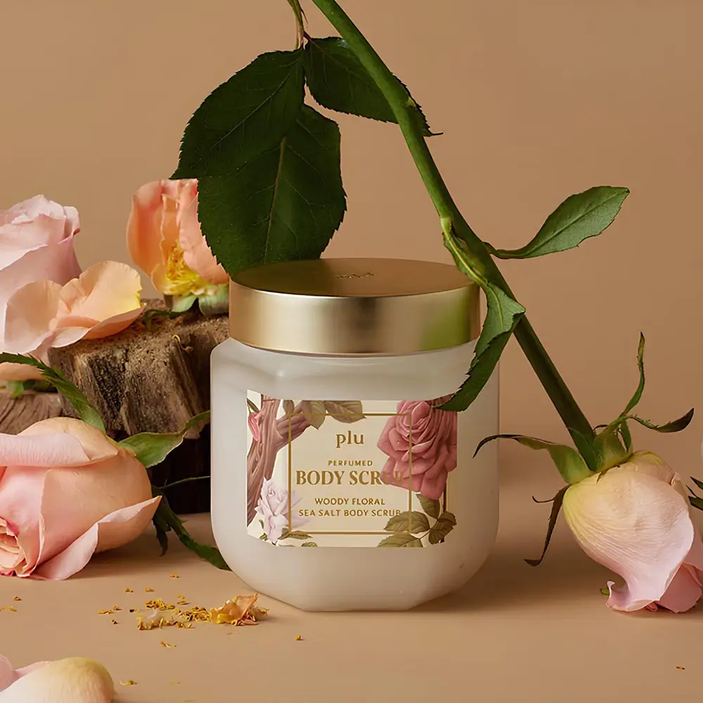 PLU Perfumed Woody Floral Exfoliant de Corp cu Sare de Mare - Exfoliere Delicata si Hidratare Intensa, 500 gr