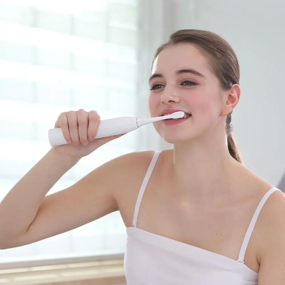 AQUAPICK AQ-120 Periuta de Dinti Electrica Sonica cu 3 moduri de curatare si design ergonomic, ideala pentru pentru ingrijirea profesionala a dintilor si gingiilor, culoare Alb