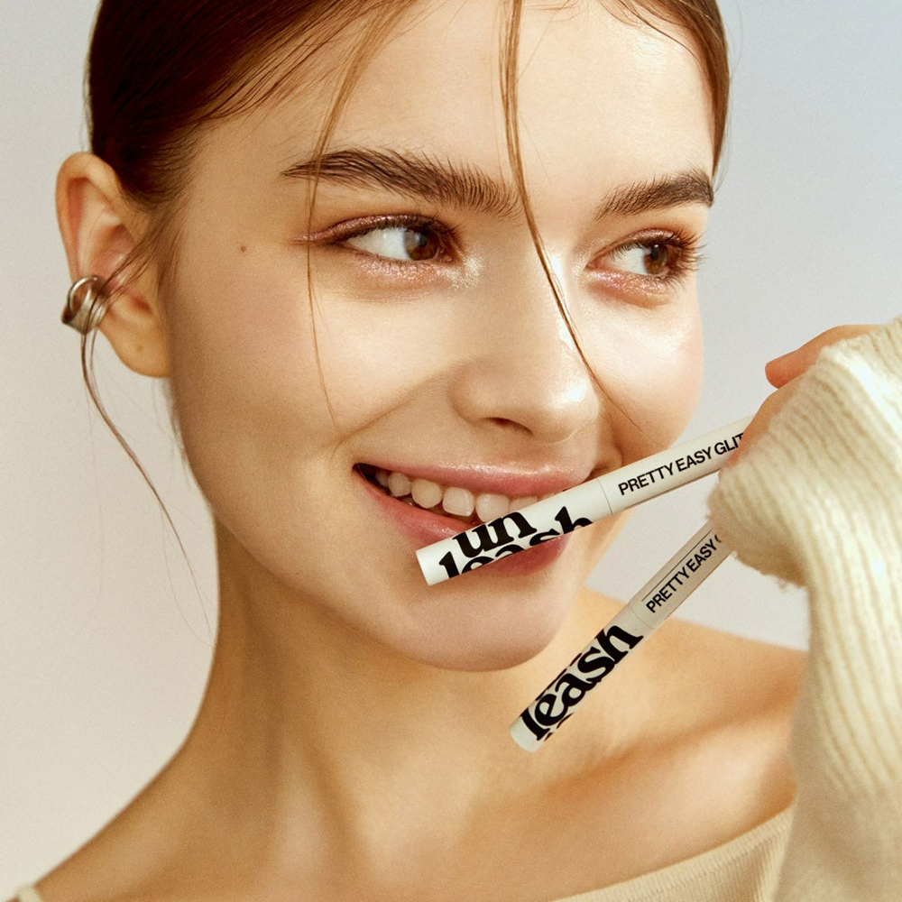 UNLEASHIA Pretty Easy Glitter Stick Fard de pleoape No. 2 Flutter - iluminare si ingrijire, 0.7 gr