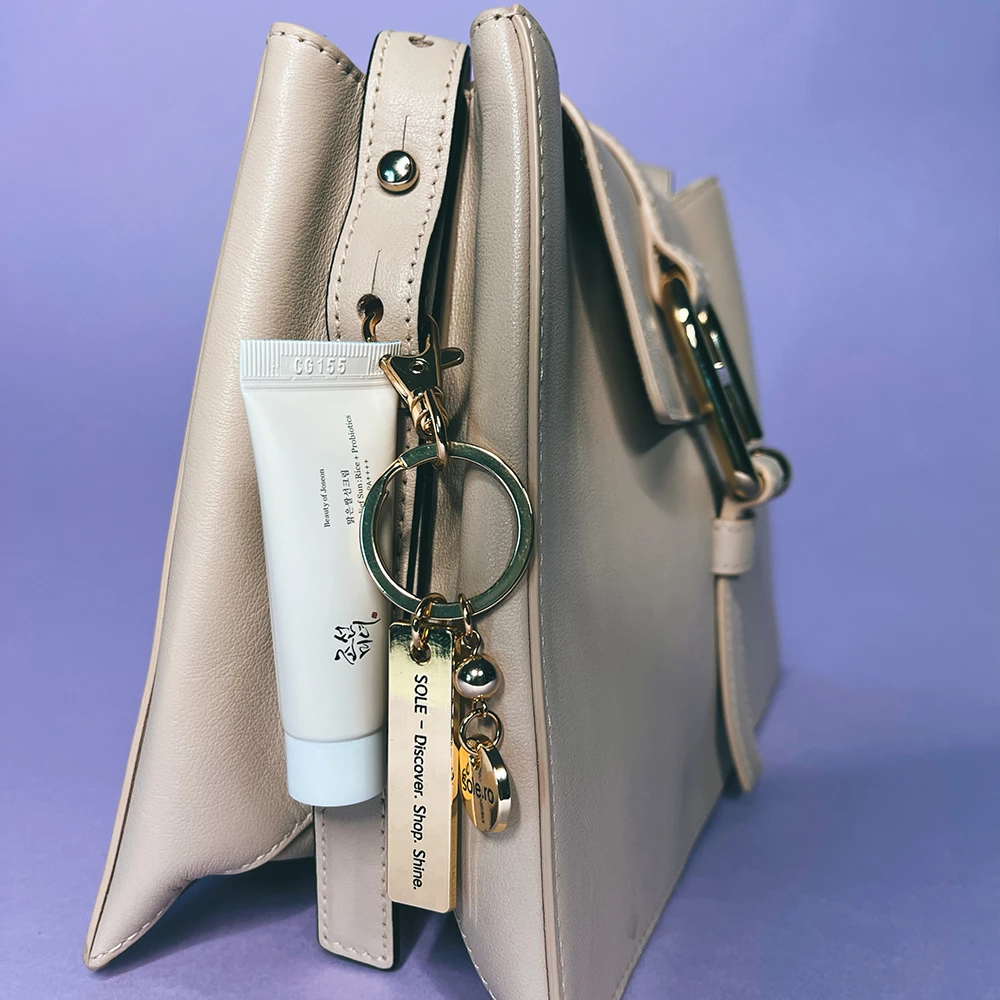 SPF TO GO - Breloc auriu premium + Beauty Of Joseon Relief Sun: Rice + Probiotics SPF50+ PA++++ mini (10 ml) - editie limitata