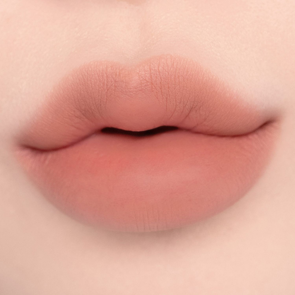 BANILA CO Smudging Lip Pencil, Be02 Nude Beige - Creion contur buze formulat cu silica si mica, care contribuie la conturarea, definirea si colorarea buzelor si la metinerea confortului pe buze