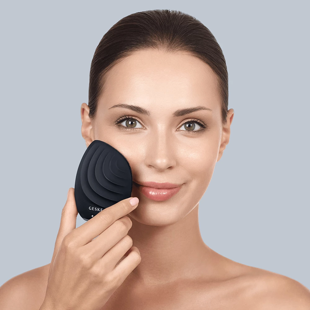 GESKE Sonic Facial Brush 5 in 1 – Aparat Sonic pentru Curățarea Tenului, Negru | German Beauty Tech