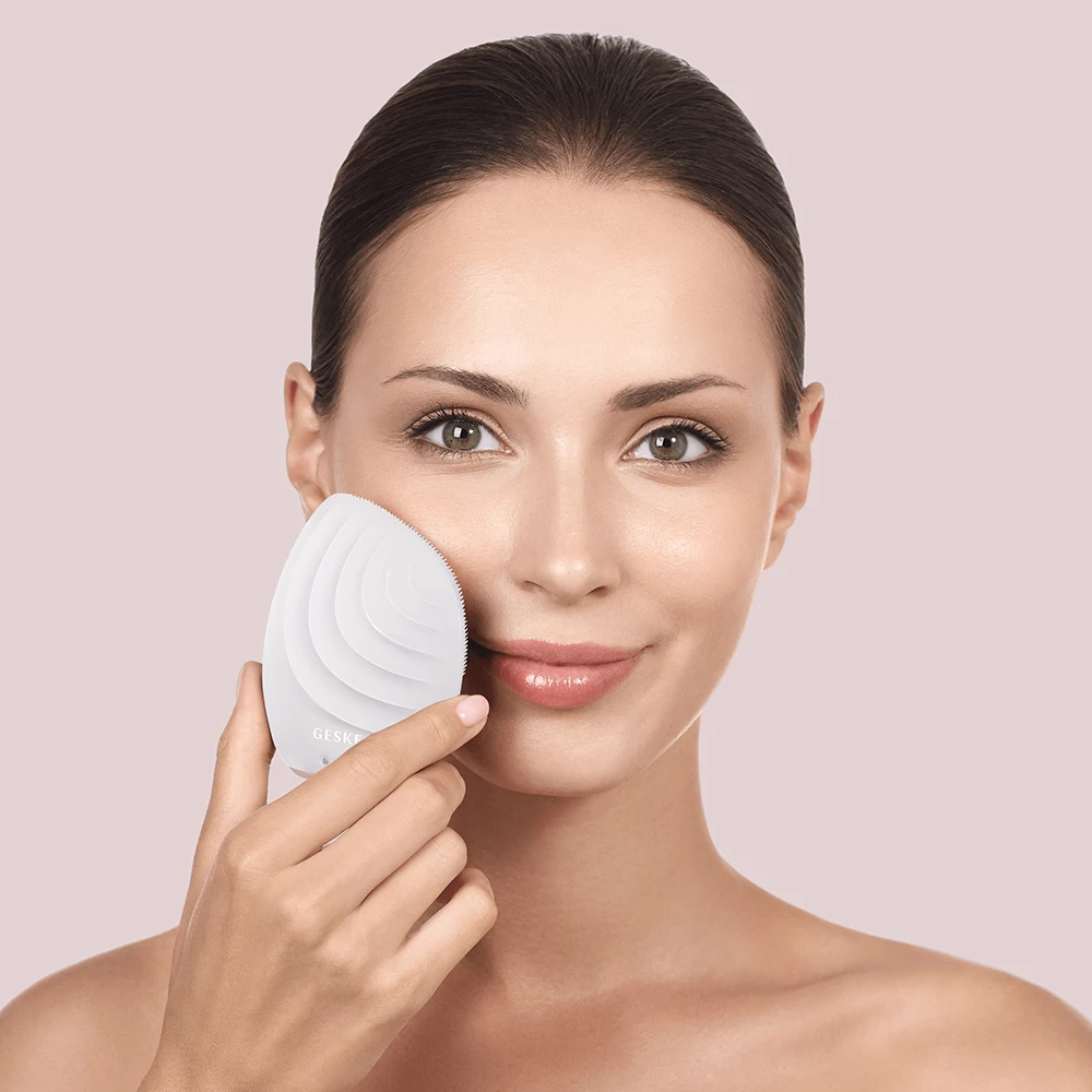 Sonic Facial Brush 5 in 1 Aparat Sonic Pentru Curatarea Tenului Stalight