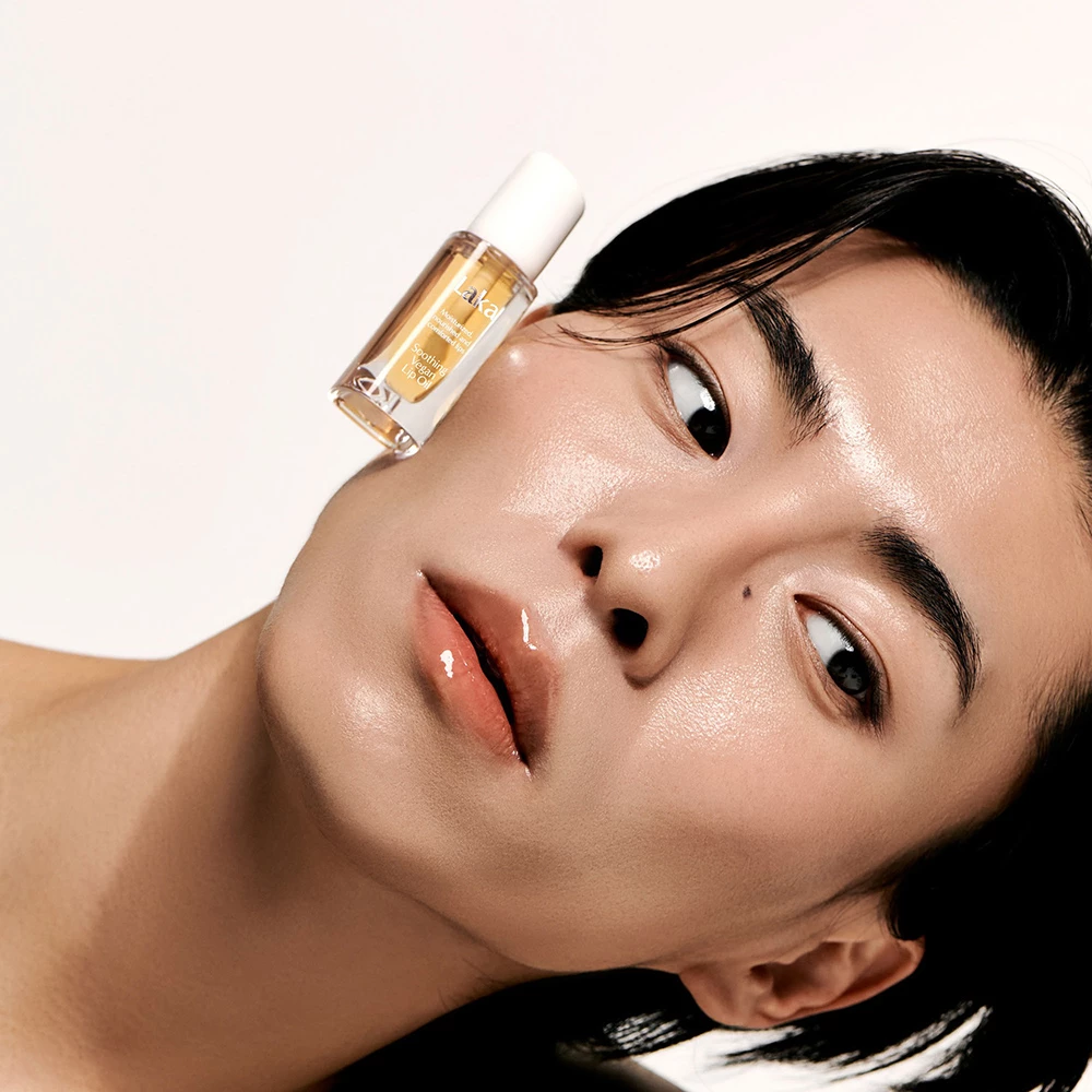 LAKA Soothing Vegan Lip Oil Ulei de buze Nourishing Yellow - hidratare si elasticitate, 4.5 ml