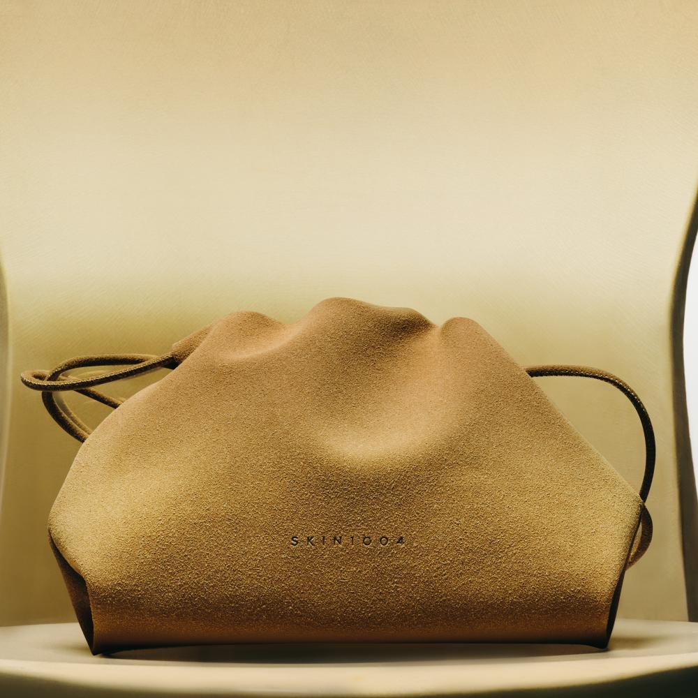 SKIN1004 Suede Pouch - Geanta eleganta pentru cosmetice din suede -