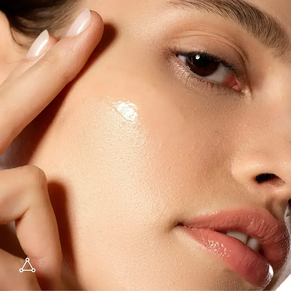SPF TO GO - breloc auriu premium + Allies of Skin The One SPF 50 Invisible Sunscreen Gel Deluxe mini (20 ml) - editie limitata