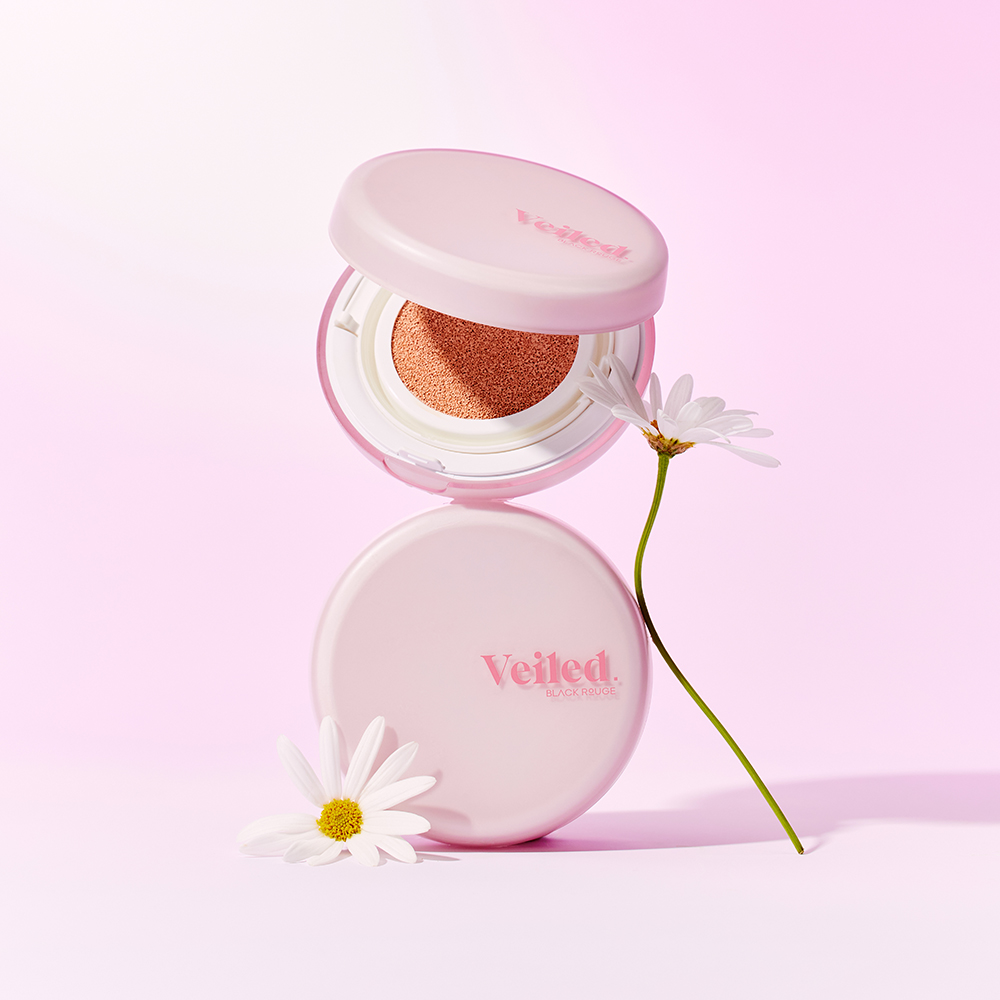 BLACK ROUGE Thin Layer Veiled Cushion - fond de ten cushion care contribuie la estomparea porilor si imperfectiunilor, cu protectie solara ridicata SPF 50+/PA++++ si acoperire construibila - 25V Butter Rum