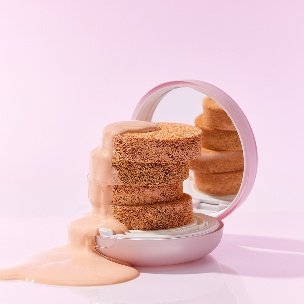 BLACK ROUGE Thin Layer Veiled Cushion - fond de ten cushion care contribuie la estomparea porilor si imperfectiunilor, cu protectie solara ridicata SPF 50+/PA++++ si acoperire construibila - 25V Butter Rum