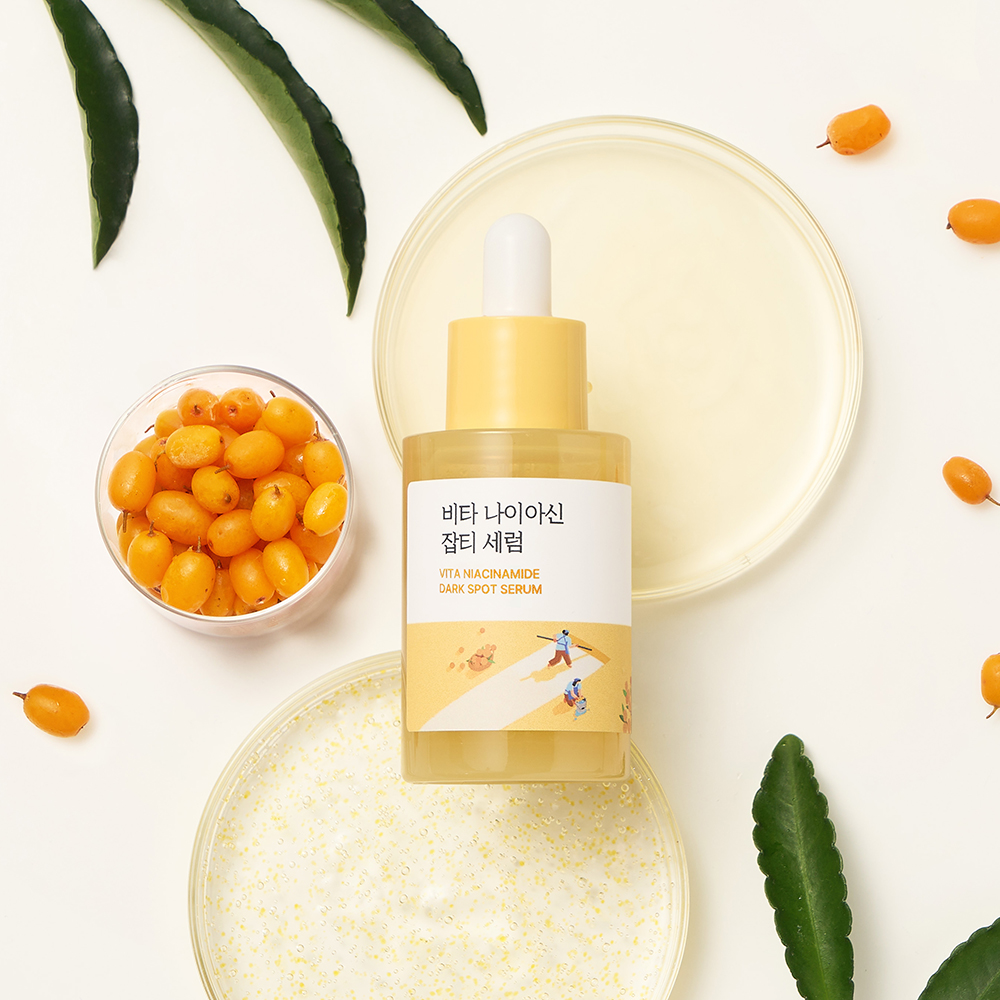 ROUND LAB Vita Niacinamide Dark Spot Serum 30 ml - Ser de fata formulat cu niacinamida si acid tranexamic, care contribuie la estomparea petelor pigmentare si la uniformizarea nuantei pielii