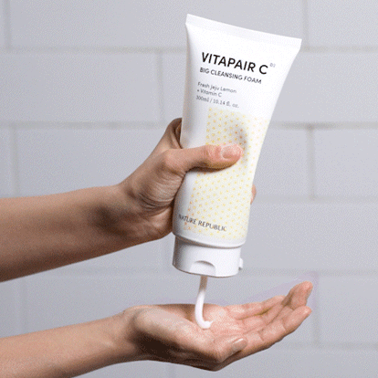 Nature Republic Vitapair C Big Foam Cleanser – Spumă de curățare iluminatoare cu Vitamina C 300 ml​