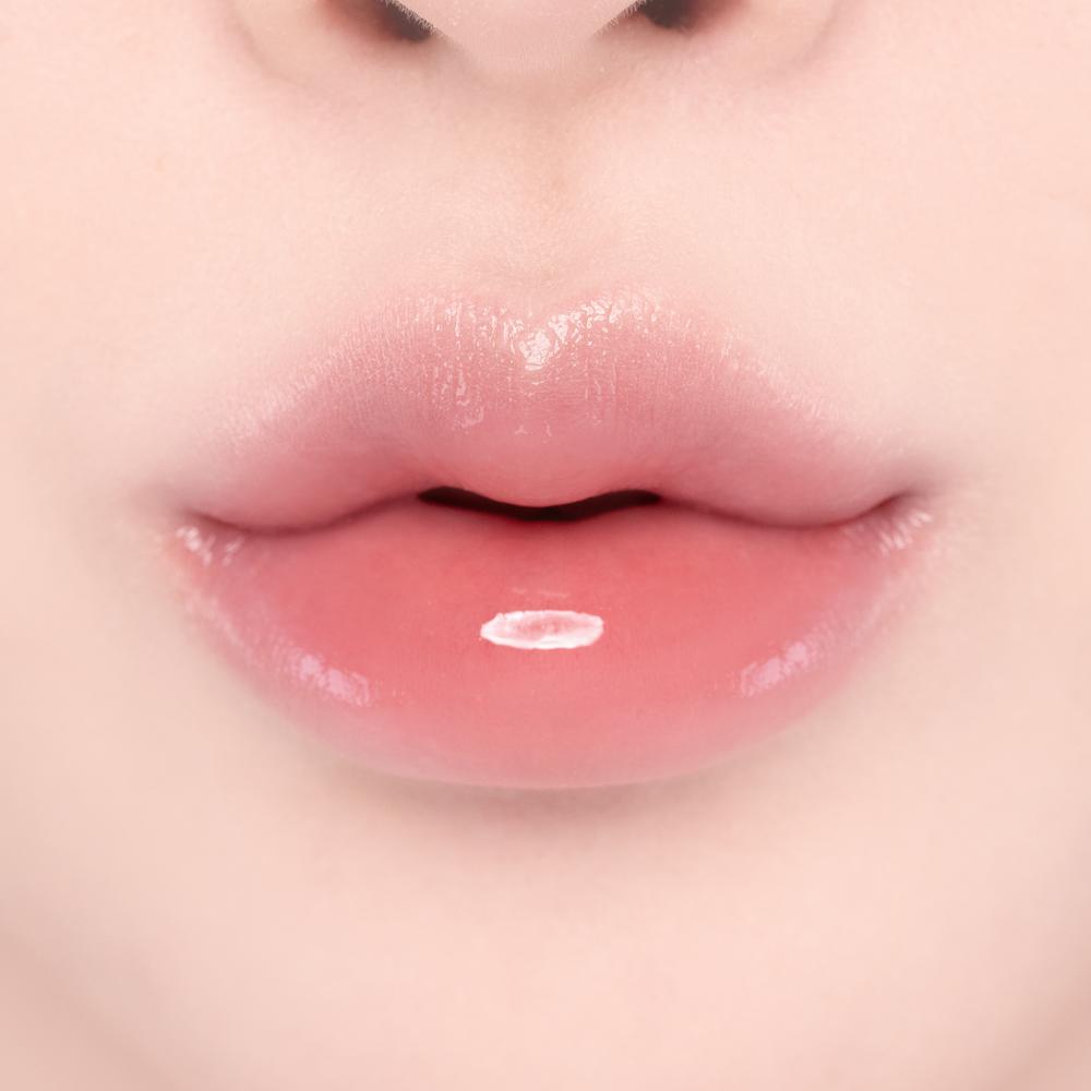 BANILA CO Volume Lip Plumper, Light - Luciu de buze formulat cu Vanillyl Butyl Ether si extract din radacina de Anemarrhena Asphodeloides, care contribuie la efectul de volum si la metinerea confortului buzelor