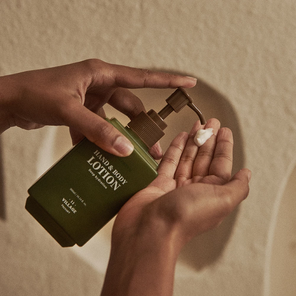 VILLAGE 11 FACTORY Will Refresh Lotiune Hidratanta Maini si Corp Eucalipt & Patchouli - Hidratare Profunda si Revigoranta, 300 ml