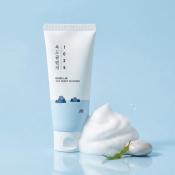 ROUND LAB 1025 Dokdo Cleanser, 40 ml - spuma de curatare formulata cu apa de mare adanca si pantenol, care contribuie la indepartarea excesului de sebum, impuritatilor si reziduurilor de machiaj si la mentinerea hidratarii pielii dupa spalare
