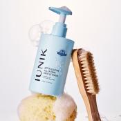 IUNIK Beta Glucan All In One Gentle Wash, 300 ml - Gel de dus formulat cu acid hialuronic si beta-glucan, care contribuie la curatarea zilnica pentru fata, par si corp si la metinerea echilibrului natural al pielii