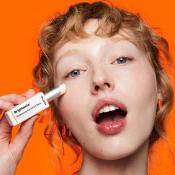 DR.JART+ Brightamin Brightening Eye Serum Stick  3.6 gr - ser de ochi formulat cu Vitamina C si Vitamina E, care contribuie la imbunatatirea luminozitatii pielii si la reducerea aspectului liniilor fine si al pungilor de sub ochi
