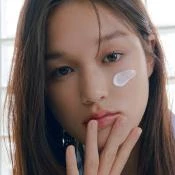 NUSE Care Tone-Up Baza Iluminatoare pentru Machiaj Milk 04 - Corectare Ton si Stralucire Naturala, 30 ml