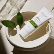 NINE LESS Essentials Crema de fata SPF 50+ PA++++ - Protectie UV si Hidratare Calmanta, 50 gr