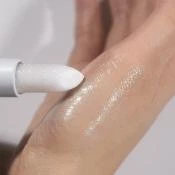 UNLEASHIA Glacier Vegan Balm balsam de buze No. 1 Snow Frost - hidratare si luminozitate, 3.3 gr