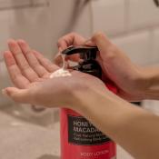 Honey & Macadamia Pure Body Lotion Lotiune de corp English Rose 500 ml