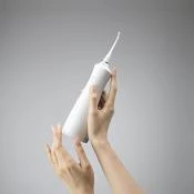 Aquapick AQ-230 Irigator Bucal Profesional Portabil – Duș Bucal Nr. 1 Mondial pentru Îngrijire Orală, culoare alb