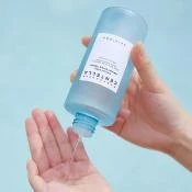 SKIN1004 Madagascar Centella Hyalu-Cica Brightening Toner – Toner de Față cu Efect Iluminator, 210 ml | Hidratare și Strălucire Naturală