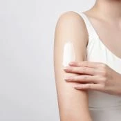 DERMA:B Mild Moisture Lotiune hidratanta pentru corp 400 ml - Hidratare intensa si calmare pentru piele sensibila, 400 ml