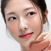 HOUSE OF HUR Moist Ampoule Blusher Mini - fard de obraz lichid cu textura usoara tip ser, care contribuie la estomparea usoara pe piele si la mentinerea unui finisaj neted si natural - 10 ml - 01 Nude Beige