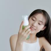 CELIMAX Noni Acne Bubble Cleanser, 155 ml - spuma de curatare formulata cu extract de noni si BHA, care contribuie la indepartarea impuritatilor si a excesului de sebum si la metinerea confortului pielii