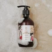 PLU Perfumed Spa Gel de dus exfoliant Damask Rose - Exfoliere delicata si hidratare intensa cu acid hialuronic si vitamine, 500 gr