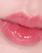 UNLEASHIA Popcorn Syrup Lip Plumper luciu de buze No.1 Strawberry Cream - volum si hidratare, 3.8 gr