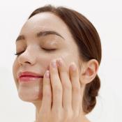 HOUSE OF HUR Purifying Cleansing Balm - balsam de curatare formulat cu extract de capsuni salbatice si extract de catina, care contribuie la indepartarea machiajului, protectiei solare si impuritatilor - 50 ml