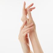 VT COSMETICS Reedle Shot Nourishing Hand Mask - masca de maini formulata cu Centella Asiatica si acid hialuronic, care contribuie la hidratarea pielii si la metinerea confortului cutanat - 16 ml