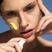 SKINTEGRA Retiron 0.05 - crema de fata formulata cu retinal incapsulat si niacinamida, care contribuie la prevenirea aparitiei comedoanelor si cosurilor si la mentinerea functiei de bariera - 30 ml