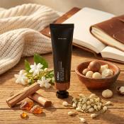 KUNDAL Shea Butter si Macadamia Pure Hand Cream Crema de maini Jasmine Woody - hidratare si netezime, 50 ml