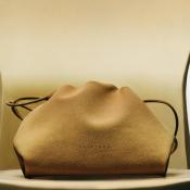 SKIN1004 Suede Pouch - Geanta eleganta pentru cosmetice din suede -