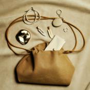 SKIN1004 Suede Pouch - Geanta eleganta pentru cosmetice din suede -