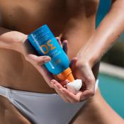 EVY TECHNOLOGY Sunscreen Mousse SPF 30, 150 ml - Crema de fata si corp formulata cu glicerina si filtre solare UVA UVB, care contribuie la protectia solara pentru toate tipurile de ten, inclusiv pentru copii peste 6 ani si persoane cu ten sensibil, dermatita, vitiligo sau alergie solara, Outdoor