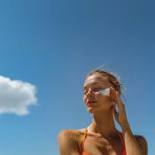 EVY TECHNOLOGY Sunscreen Mousse SPF 50, 100 ml - Crema de fata si corp formulata cu vitamina C si vitamina E, care contribuie la protectia solara UVA si UVB, Outdoor