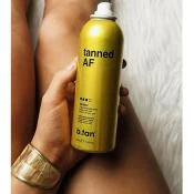 Obține un bronz intens cu B.tan Tanned AF Mist – Spray autobronzant 207 ml