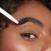 The Brow Brush Perie pentru aranjarea sprancenelor