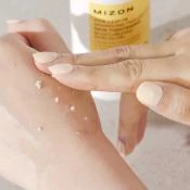 MIZON Vita Lemon Sparkling Gel Exfoliant pentru Fata - Curatare Profunda, Luminozitate si Hidratare intensa, 145ml