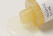 ROUND LAB Vita Niacinamide Dark Spot Serum 30 ml - Ser de fata formulat cu niacinamida si acid tranexamic, care contribuie la estomparea petelor pigmentare si la uniformizarea nuantei pielii