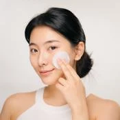 ​Nature Republic Vitapair C Toner – Toner iluminator cu lămâie Jeju și Vitamina C 300 ml​