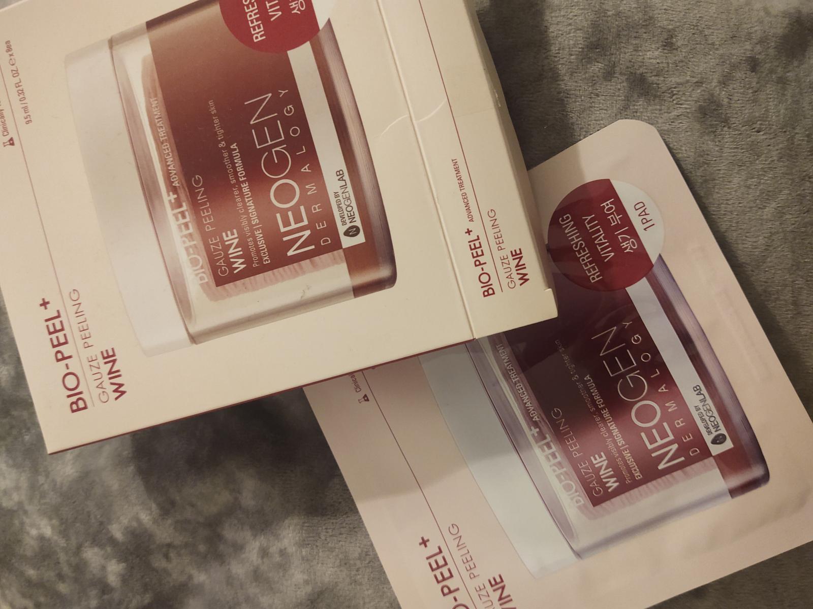 Dermalogy Bio Peel Gauze Peeling Exfoliant dischete cu extract din vin 8 x 9.5 ml