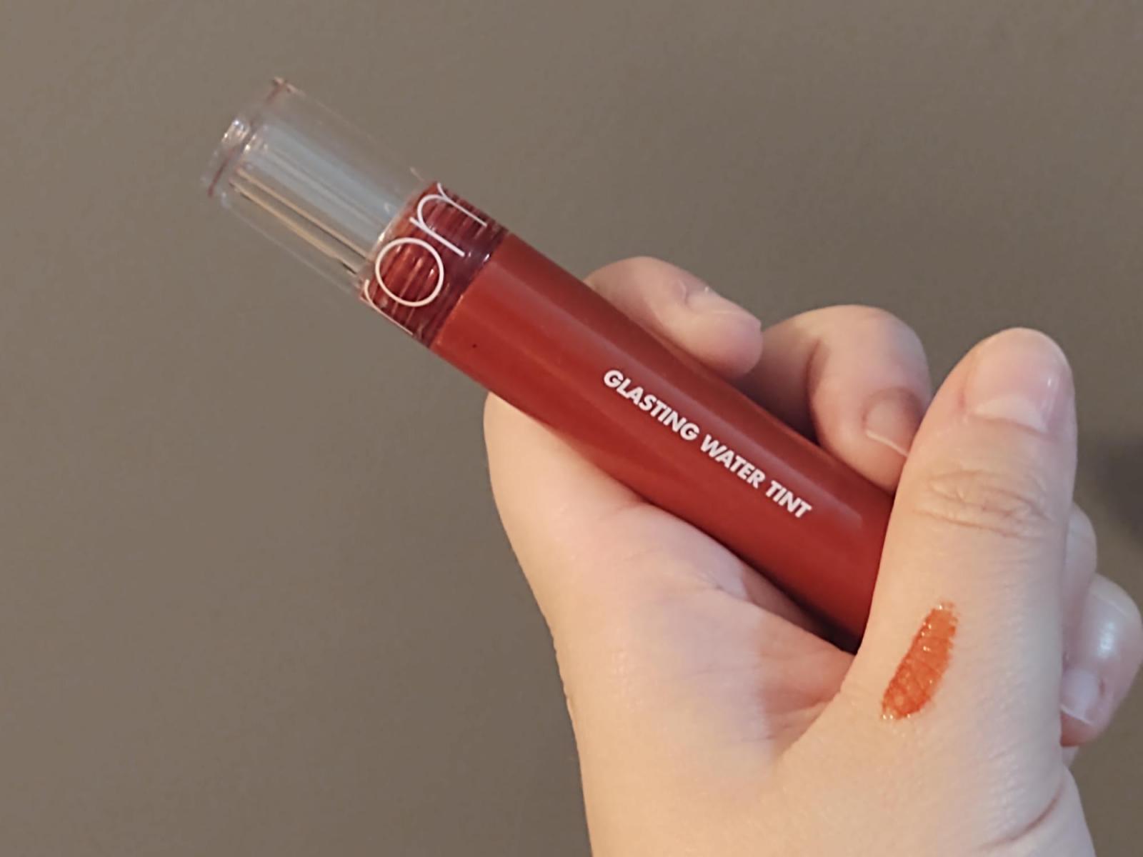 ROMAND Glasting Water Tint Nuantator pentru buze 03 Brick River