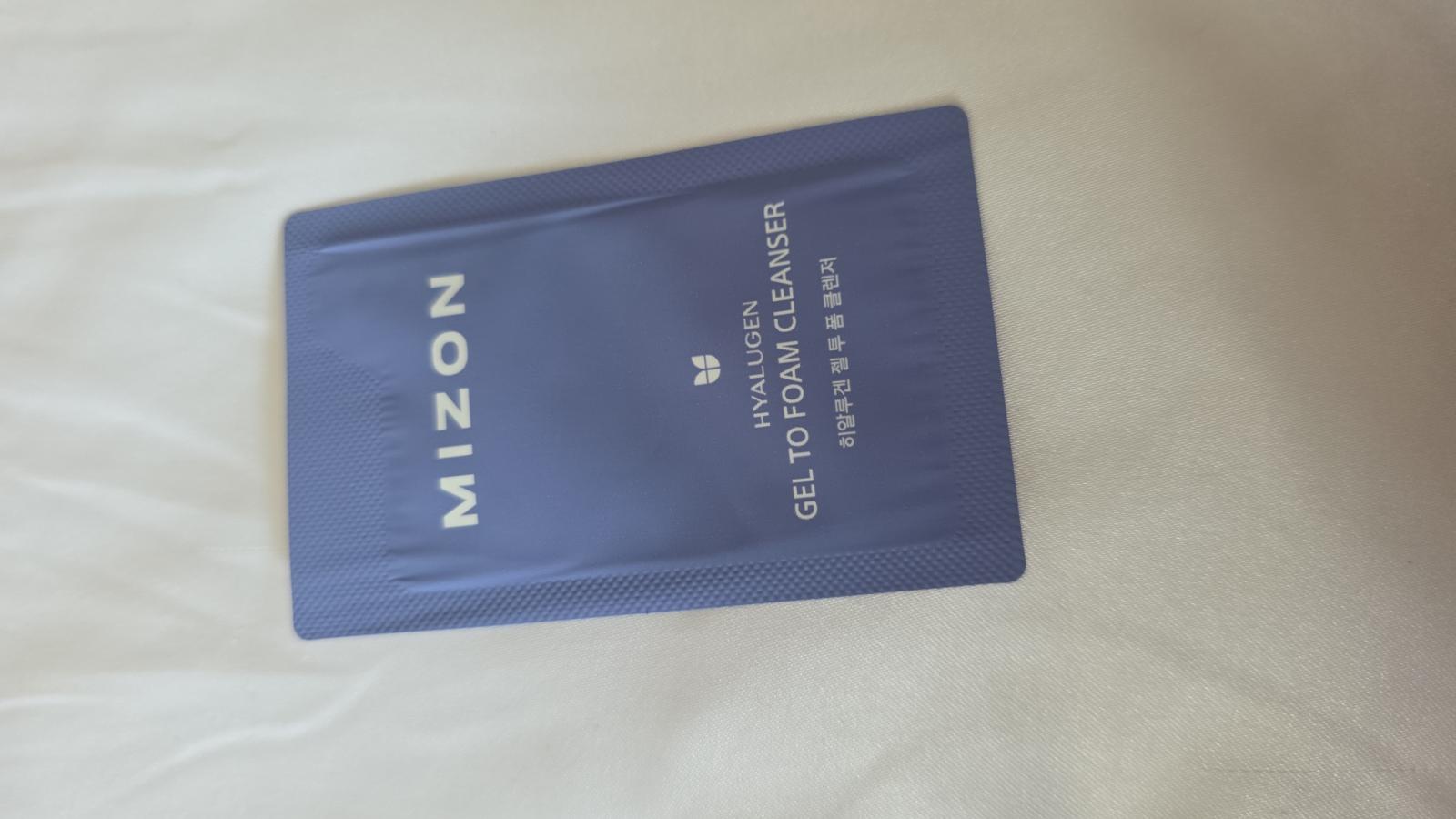 MIZON Hyalugen Gel to Foam Cleanser Spuma de curatare gel 100 ml