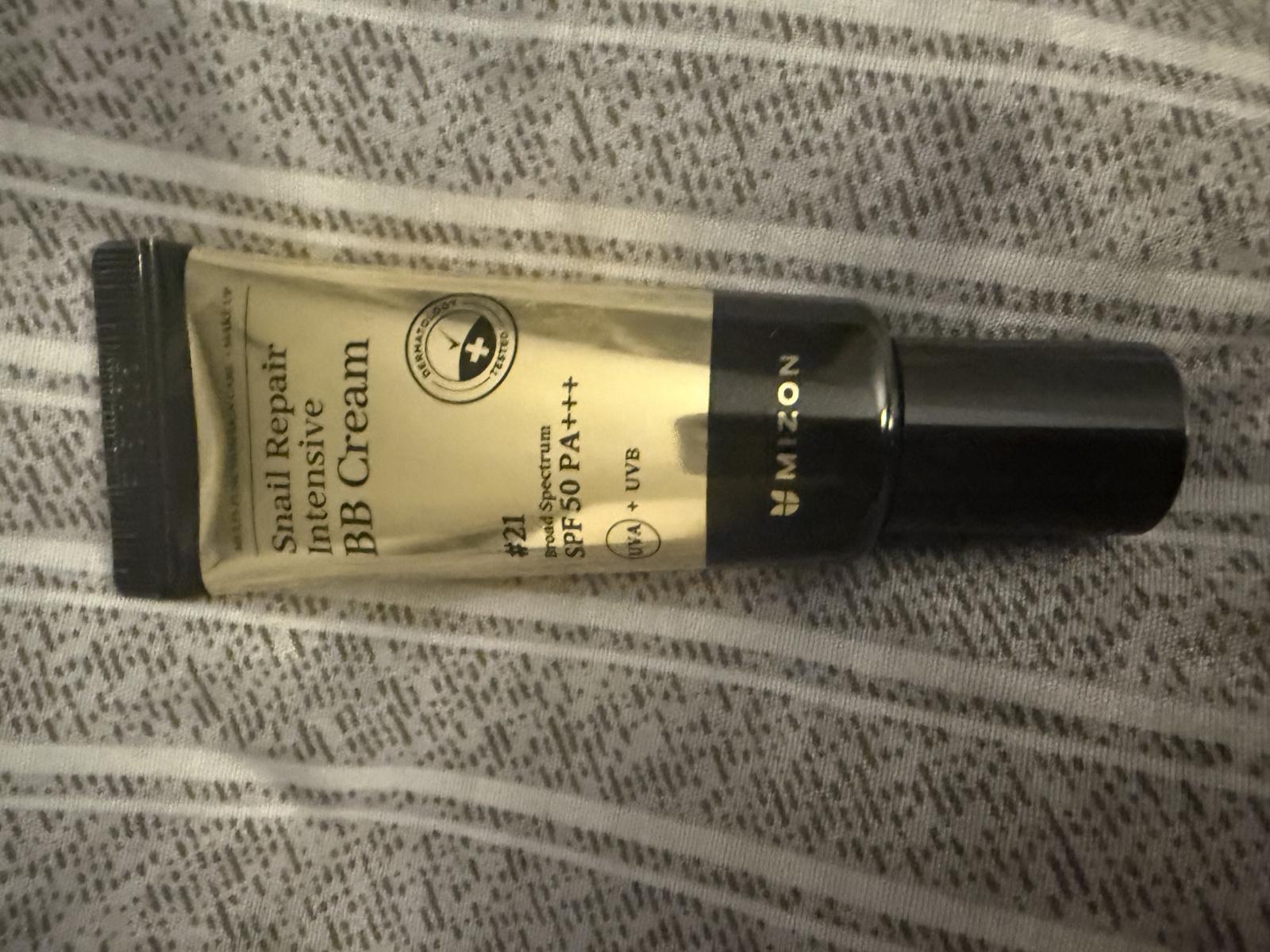 MIZON Snail Repair Intensive BB Cream Crema Coloranta de fata SPF 50 PA+++ 21